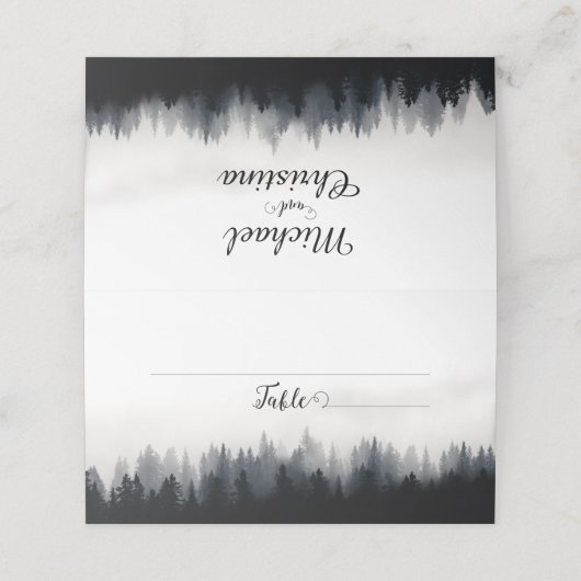 Minimal neblig Fichtenwald Naturhochzeit Platzkarte (Außenseite Aufgefaltet)