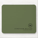 Minimal Olive Classic Monogramm Mousepad<br><div class="desc">Minimalistisches Monogramm-Design mit klassischem Schwarz-Monogramm-Medaillon in einem klassischen Schriftart mit personalisiertem Namen und Titel unten auf einem einfachen olivgrün Hintergrund. Personalisieren Sie Ihre individuelle Verwendung.</div>