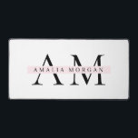 Minimal Pastel Pink Initial & Personalisiert Schreibtischunterlage<br><div class="desc">"Verbessern Sie Ihren Arbeitsbereich mit unserer Monogram Pink Initial Personalisiert Desk Mat. Dieses elegante Schreibtischaccessoire besticht durch einen schicken rosa Hintergrund und einen individuell anpassbaren Einstieg, der jedem Schreibtisch eine Touch an Eleganz verleiht. Diese aus hochwertigen Materialien gefertigte Schreibtischmatte bietet eine glatte, komfortable Oberfläche zum Schreiben, Schreiben und anderen Aktivitäten...</div>