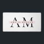 Minimal Pastel Pink Initial & Personalisiert Schreibtischunterlage<br><div class="desc">"Verbessern Sie Ihren Arbeitsbereich mit unserer Monogram Pink Initial Personalisiert Desk Mat. Dieses elegante Schreibtischaccessoire besticht durch einen schicken rosa Hintergrund und einen individuell anpassbaren Einstieg, der jedem Schreibtisch eine Touch an Eleganz verleiht. Diese aus hochwertigen Materialien gefertigte Schreibtischmatte bietet eine glatte, komfortable Oberfläche zum Schreiben, Schreiben und anderen Aktivitäten...</div>