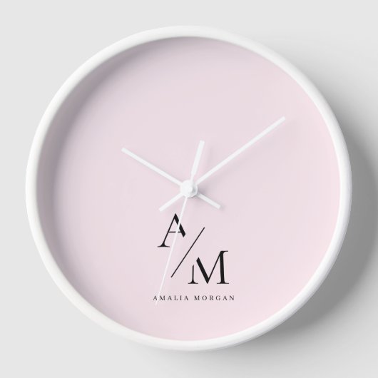 Minimal Pastel Pink Initial & Personalisiert Uhr (Vorderseite)
