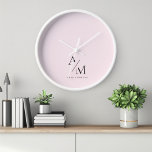 Minimal Pastel Pink Initial & Personalisiert Uhr<br><div class="desc">Fügen Sie Ihrem Raum eine Touch Eleganz hinzu, mit dieser Minimal Pastel Pink Initial & Personalisiert Clock. Die elegante und minimalistische Gestaltung dieser Uhr eignet sich perfekt für alle, die sowohl Funktionalität als auch Stil schätzen. Der weiche pastellrosa Hintergrund bietet einen raffinierten Flair, während der personalisierte Anfangs- oder Name ihn...</div>