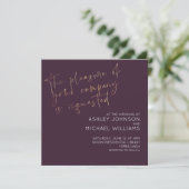 Minimal Plum Gold Script Foto Hochzeit Einladung (Stehend Vorderseite)