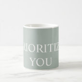 Minimal Priorisieren Sie Zitat Asche Farbe Kaffeetasse (Mittel)
