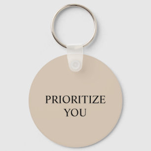 Minimal Priorisieren Sie Zitat Beige Schlüsselanhänger