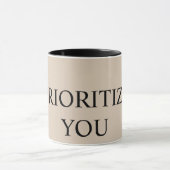 Minimal Priorisieren Sie Zitat beige Tasse (Zentrum)