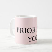Minimal Priorisieren Sie Zitat Pastellrosa Kaffeetasse (Vorderseite Links)