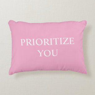 Minimal Priorisieren Sie Zitat Staubiges Rosa Pink Dekokissen
