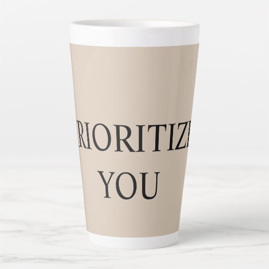 Minimal Prioritize You Quote Beige Milchtasse (Vorderseite)