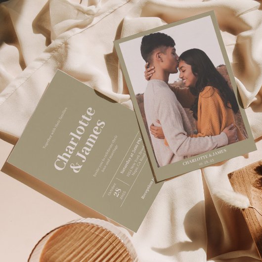 Minimal Retro Sage Green Foto Script Hochzeit Einladung