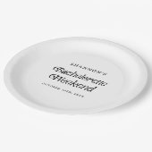 Minimal Retro Schwarz und Weiß Bachelorette Wochen Pappteller (Schrägansicht)