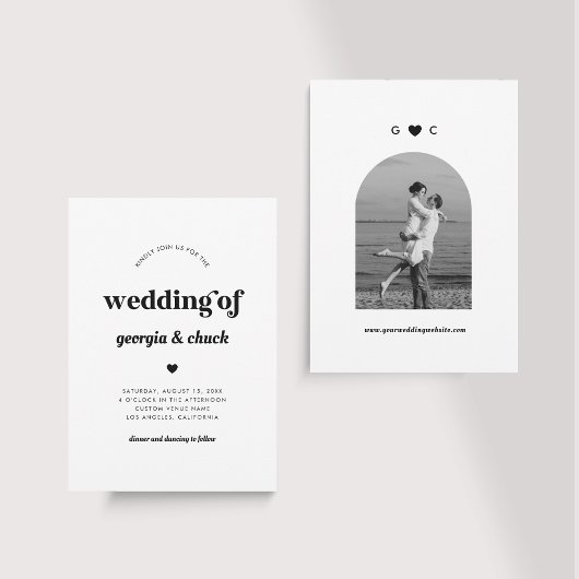 Minimal Retro Script & Heart 70er Wedding Monogram Einladung