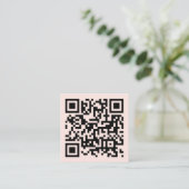 Minimal Rosa QR Code Social Media Icons Quadratische Visitenkarte (Stehend Vorderseite)