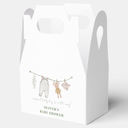 Minimal Sage Green Boho Boy Kleidung Baby Dusche Geschenkschachtel (Geöffnet)