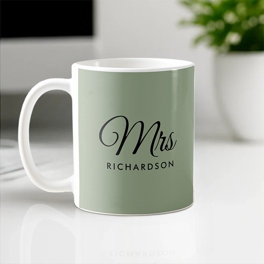 Minimal Sage-Green Heart Mrs. Wedding Jahrestag Kaffeetasse