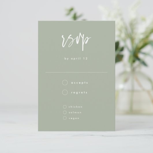 Minimal Sage Grünhandgeschriebenes Skript Hochzeit RSVP Karte (Stehend Vorderseite)