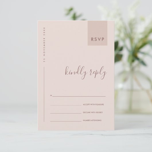 MINIMAL SCANDI BLUSH PINK TYPOGRAPHY WEDY RSVP BEGLEITKARTE (Stehend Vorderseite)