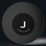 Minimal Schwarz Classic Monogramm Tischtennisball<br><div class="desc">Das minimale mit Monogramm Design zeichnet sich durch einen schwarzen Hintergrund mit Ihren Initialen und Namen in weißer Typografie aus.</div>