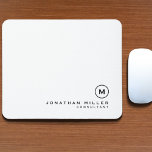 Minimal Schwarz-weiß Classic Mit Monogramm Mousepad<br><div class="desc">Minimalistisches Monogramm-Design mit klassischem Monogramm-Medaillon in einem klassischen Schriftart mit personalisiertem Namen und Titel unten auf einem einfachen,  weißen Hintergrund. Personalisieren Sie Ihre individuelle Verwendung.</div>