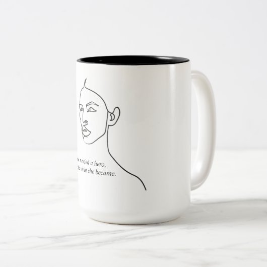 Minimal Schwarz wurde sie zu einem Helden-Inspirat Zweifarbige Tasse (VorderseiteRechts)