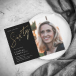 Minimal Script Black Gold Foto 60. Geburtstag Magneteinladung<br><div class="desc">Moderne minimalistische 60. Geburtstagsfeier Einladung mit stilvollen Imitate Gold-Folie Nummer handgeschriebene Drehbuch Sixty und Ihre Party-Details in klassischen Serif-Schriftart auf schwarzem Hintergrund,  einfach und elegant,  große Überraschungsmeilenstein Geburtstagseinladung für Damen und Herren.</div>