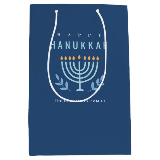 Minimal Simple Blue Menorah Candles Happy Hanukkah Mittlere Geschenktüte (Vorderseite)