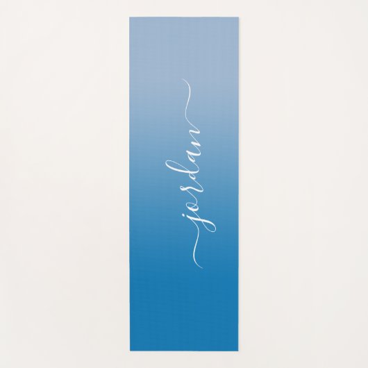 Minimal Sky Blue Gradient White Script Name Yogamatte (Vorderseite)