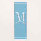 Minimal Soft Baby Blue & White Monogram Yogamatte (Vorderseite)