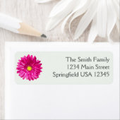 Minimal Stylish Pink Gerbera Daisy Rücksendeadress (Insitu)