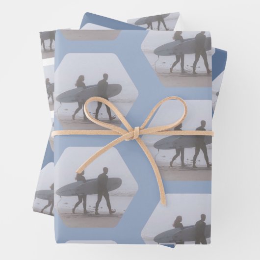 Minimal Surfer Couple Dusty Blue Geschenkpapier Set (Beispiel)