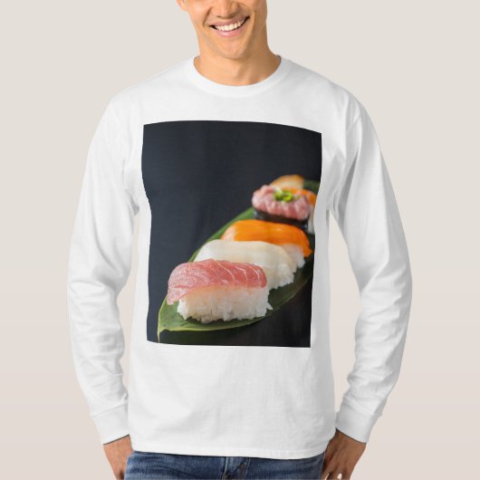 Minimal Sushi – Japanese tranquility and perfectio T-Shirt (Vorderseite)