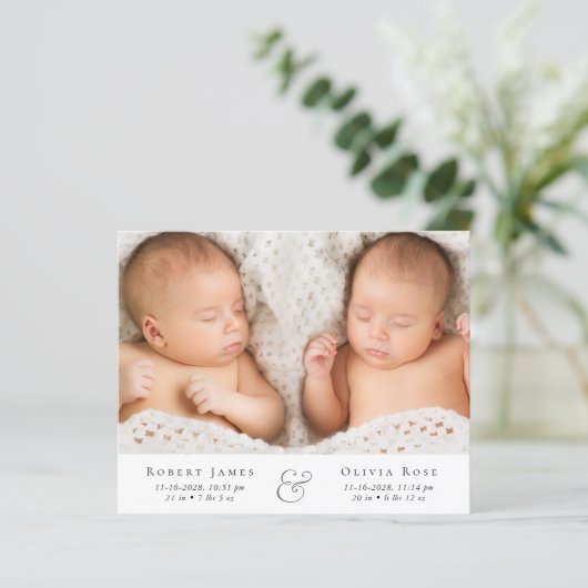 Minimal Twins Foto Geburtsankündigung (Stehend Vorderseite)