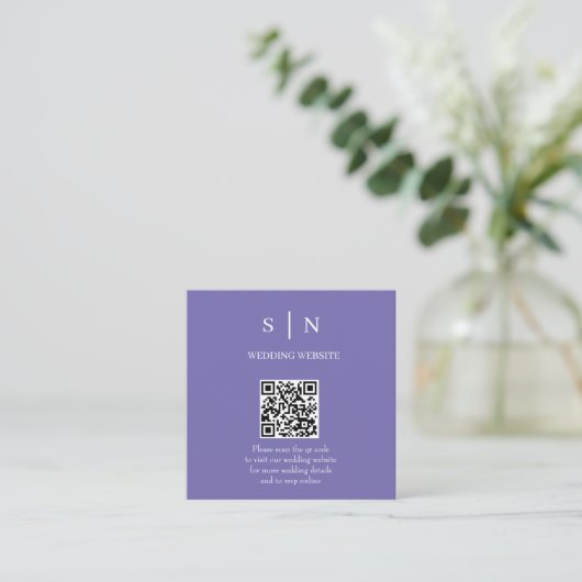Minimal und Chic | Lila und weißer QR-Code Begleitkarte (Stehend Vorderseite)