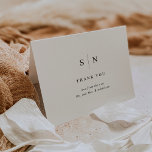 Minimal und Chic | Schwarz-Weiß-Hochzeit Dankeskarte<br><div class="desc">Diese eleganten,  modernen Hochzeitskarten zeichnen sich durch ein schlichtes Schwarz-Weiß-Design aus,  das minimalistischen Stil ausstrahlt. Fügen Sie Ihre Initialen oder Monogramme hinzu,  um sie komplett zu Ihrem eigenen zu machen.</div>