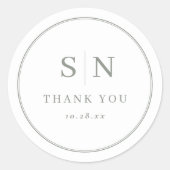 Minimal und Chic | White mit Sage Wedding Initial Runder Aufkleber (Vorderseite)