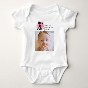 Minimal und lustig angepasstes Baby Foto mit Text  Strampler