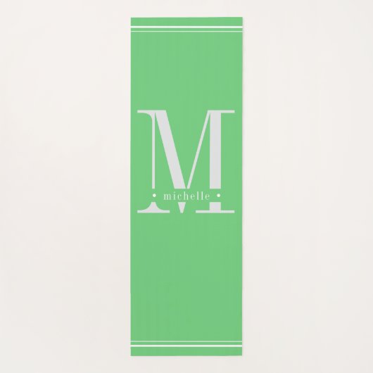 Minimal weich grün und weiß Monogramm Yogamatte (Rückseite)