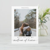 Minimal Werden Sie meine Matron der Ehre Foto Chic Einladung (Stehend Vorderseite)