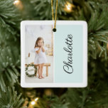Minimal zwei Foto für den benutzerdefinierten Name Keramikornament<br><div class="desc">Ein schönes,  einfaches,  minimalistisches und modernes Foto- und individuelle Name-Ornament,  um eine personalisierte Touch zu Ihrem Familienurlaub Baum hinzuzufügen. Das Ornament verfügt über ein vertikales Porträt-Foto-Layout mit schlichter,  grüner Hintergrundfarbe und personalisiert mit dem Namen auf der Vorder- und Rückseite für die Anzeige von zwei Fotos.</div>