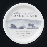 Minimalblau abstrakte Aquarellfarben Weihnachten P Pappteller<br><div class="desc">Wandern in einem Winterwunderland minimalblau abstrakten Weihnachtsfeiertag Teller. Schöne moderne abstrakte Aquarellmalerei. Teil einer Urlaubssammlung.</div>