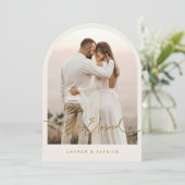 Minimale Arch Elopement-Hochzeitkarte Einladung (Stehend Vorderseite)