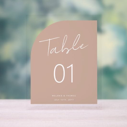 Minimale Arch-Form Brush-Script-Blush-Tischnummer Acrylschild (Neutral)