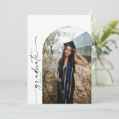 Minimale Arch Graduation Party mit Foto Einladung (Stehend Vorderseite)