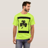 Minimale Black Clover Gestaltung. T-Shirt (Vorne ganz)