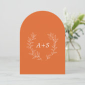 Minimale Blatt | Gebogene Monogramm-Hochzeitseinla Einladung (Stehend Vorderseite)