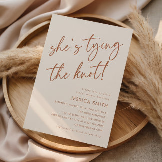 Minimale Boho-Hochzeitsdusche: Sie heiratet Einladung