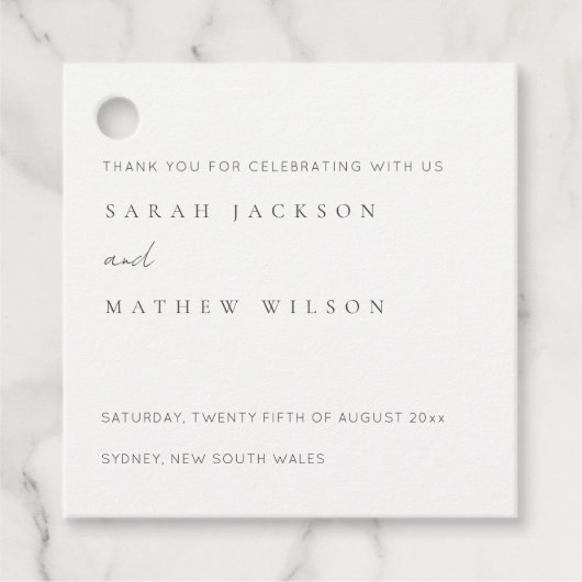 Minimale einfache Schwarz-Weiß-Typografie-Hochzeit Geschenkanhänger (Vorderseite)