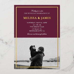 Minimale elegante Skript-Foto-Marsala-Hochzeit Folieneinladung