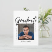 Minimale Foto Script Graduate Party Einladung (Stehend Vorderseite)