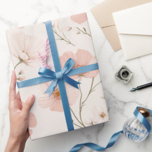Minimale hellrosa Blume weißes Blumenmuster Geschenkpapier